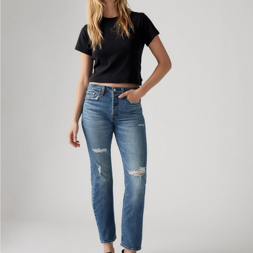 Levi’s Wedgie Straight Distressed Women’s Jeans